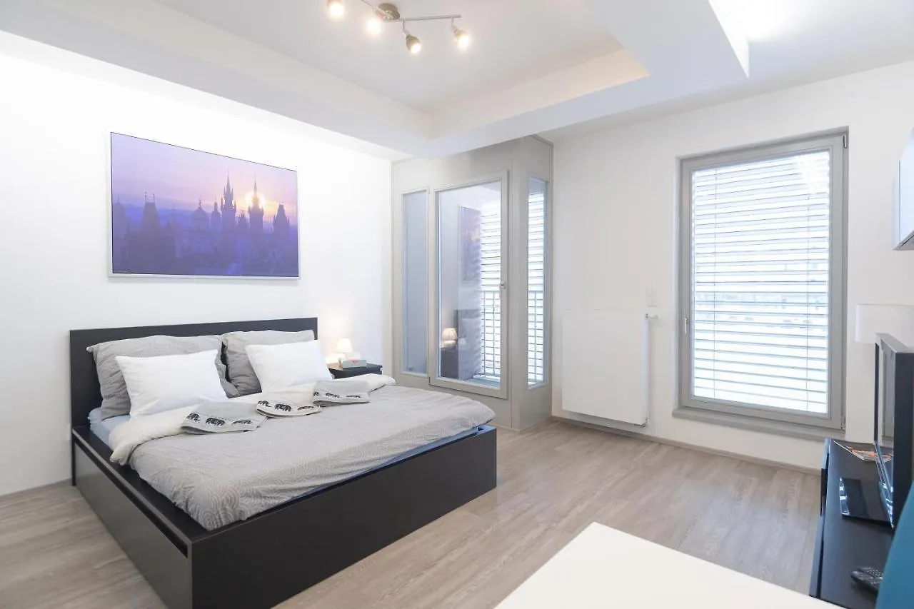 Apartment Bright Studio, 10Min Centre, Free Parking Prague